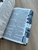 Bíblia Leão eu te chamei com pingente e abas adesivas já coladas