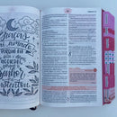 Biblia da Mulher de estudos Pink com abas adesivas coladas ARC + Marca páginas glitter